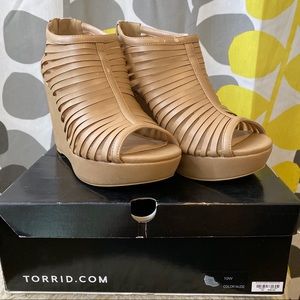Torrid Wedges